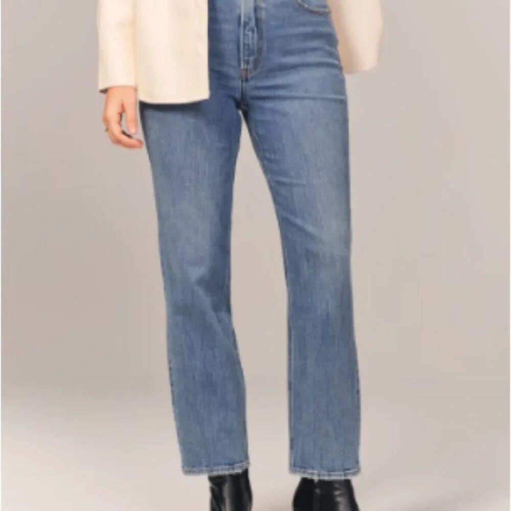 Abercrombie & Fitch Curve Love Ultra High Rise Ankle Straight Jean Size 18